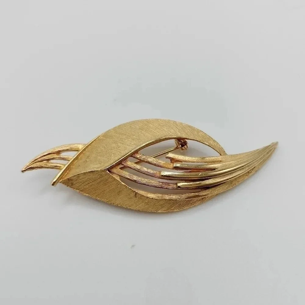 Beautiful Vintage Brooch American Golden To Leaf Years 60 - Vtg Leaf Gilding